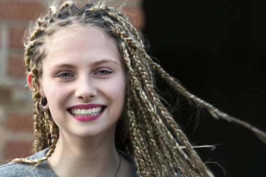 Mujer con pelo al viento / jara 4176