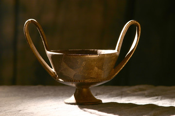 vaso di bucchero reperti archeologici scavi etruschi 