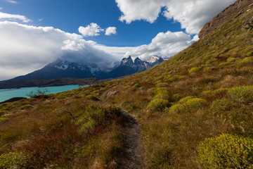 Pfad zum Mirado Condòr im Torres del Paine Nationalpark, Patagonien