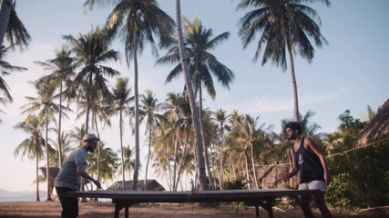 Ping pong à la plage
