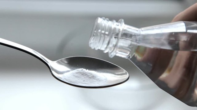 Вскипание соды в уксусе с выделение газа