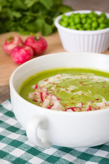 Peas cream with radishes
