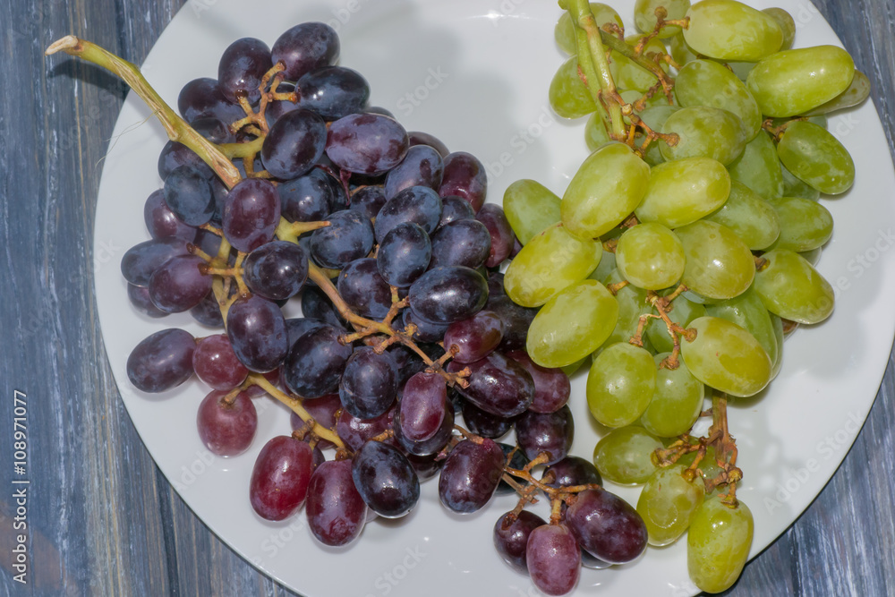 Wall mural grapes green wood