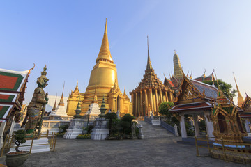 Fototapeta na wymiar Beautiful Wat Pra Kaew, The Grand Palace, blue sky, Bangkok Thai