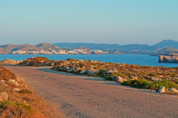 Minorca, Isole Baleari, Spagna: la strada verso il faro di Cap de Cavalleria al tramonto l'8 luglio...