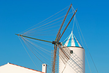 Minorca, isole Baleari, Spagna: Moli de Dalt, il vecchio mulino di Sant Lluis che ospita il Museo...