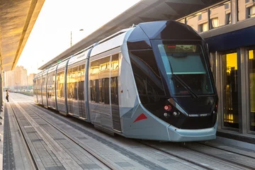 Foto op Aluminium Nieuwe moderne tram in Dubai, VAE © Sergii Figurnyi