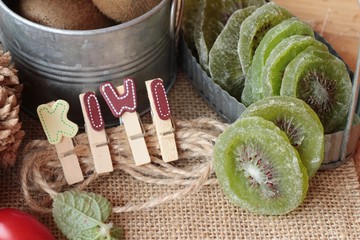 Dried kiwi fruit and fresh kiwi is delicious.
