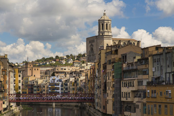 Fototapeta na wymiar Skyline of Girona's cathedral and river houses