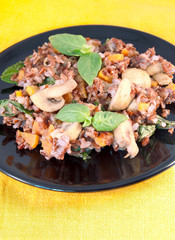 Red rice with mushrooms, carrot and basil