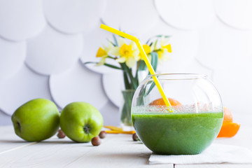 green smoothie in a clear glass