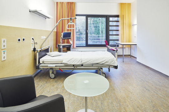 Arzt Krankenhaus Zimmer privat seitlich