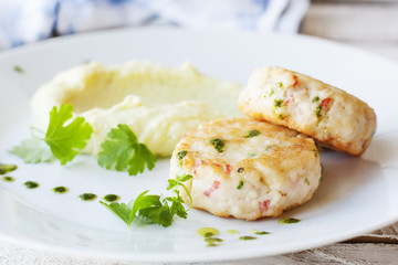 Fish or chicken cutlets with mashed potatoes
