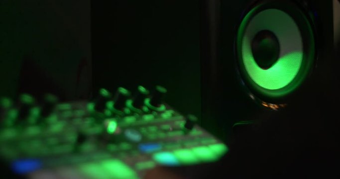 DJ Monitor Box Bouncing Bass