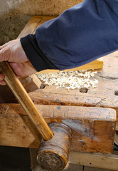 Carpenter's hand and the grip in the Workbench in the lathe
