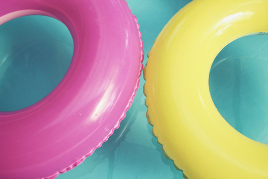 Floating ring on swimpool