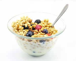 Puffed wheat breakfast serial mixed berry almond milk