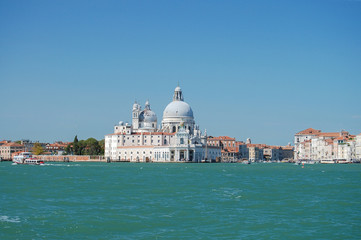Fototapeta na wymiar panoramic views of the cathedrals, palaces and houses of Venice