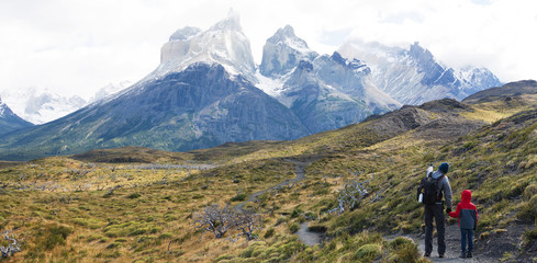 Fototapeta na wymiar family hiking in patagonia