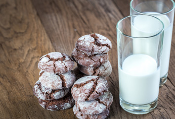 Chocolate cookies with glasses of milk