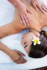Obraz na płótnie Canvas Masseuse giving massage to relax woman