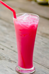 stawberries milk