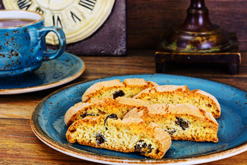 Kantuchchi with Almonds and Raisins, Biscotti