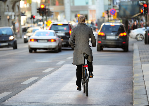 Fototapeta Rear view of bicyclist in full gear