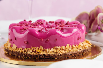 Obrazy na Szkle  Różowy szkliwiony europejski tort
