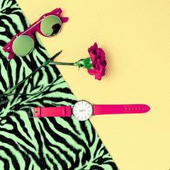 Stylish Accessory Set. Watches & Glasses. Red in priority.