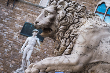 Naklejka premium Lion at Loggia dei Lanzi to the Palazzo Vecchio Florence