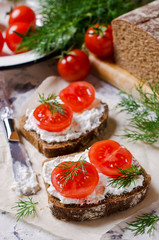 Sandwich with tomatoes