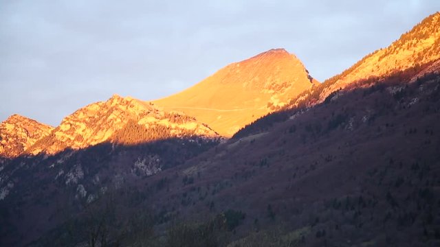 Cr&eacute;puscule sur les Bauges (Savoie)