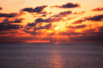 Naklejka na ściany i meble sunset over sea with sun rays