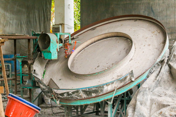 The fertilizer or manure machine.