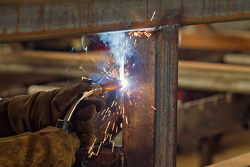 semi-automatic welding in shielding gases