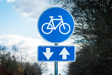 Bike sign with two arrows