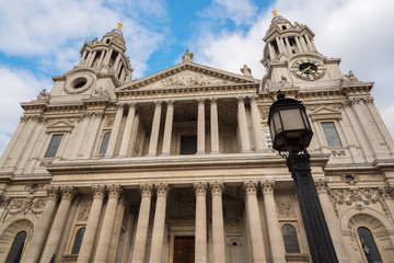 Fototapeta premium Front facade of St Paul's Cathedral London