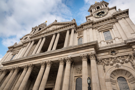 Front facade of St Paul's Cathedral London