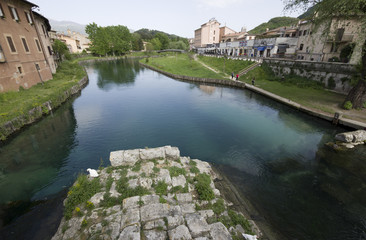 Fototapeta na wymiar ancient Roman bridge in Velino River, Rieti
