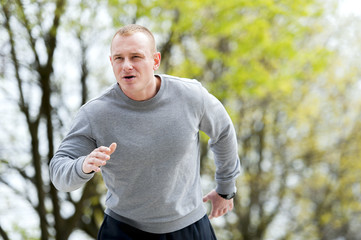 Obraz premium Young man training run outdoor.