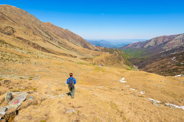 Fototapeta na wymiar Hiking in the Alps on panoramic footpath