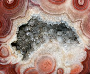 Panele Szklane  Abstrakcyjna tekstura mineralna z przezroczystymi kryształami kwarcu