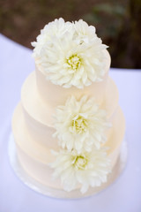 Fototapeta na wymiar White Wedding Cake with Dahlias