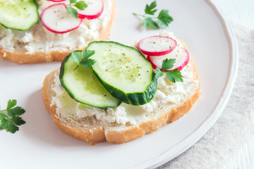 Plakat sandwiches with ricotta cheese and vegetables