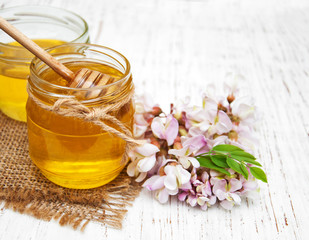 honey with acacia blossoms