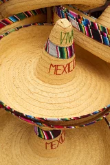 Gordijnen Display of mexican hats with viva mexico text © cienpies