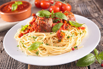 spaghetti with meatball