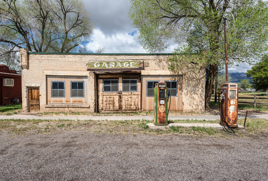 Abandoned roadside service garage, rural Utah,USA