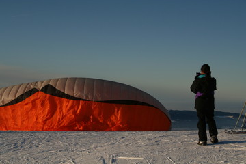 Paragleiten im winterlichen Bregenzerwald